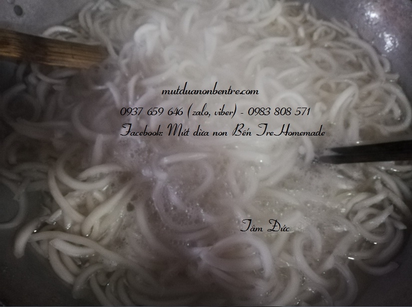 Mứt dừa non vị truyền thống